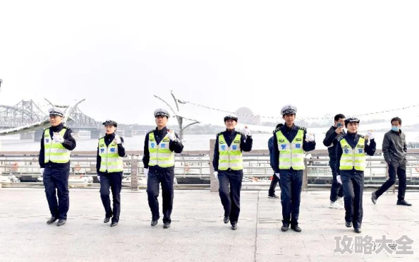 丹警：近日丹东警方成功破获一起特大网络诈骗案，抓获嫌疑人十余名，追回被骗资金数百万。